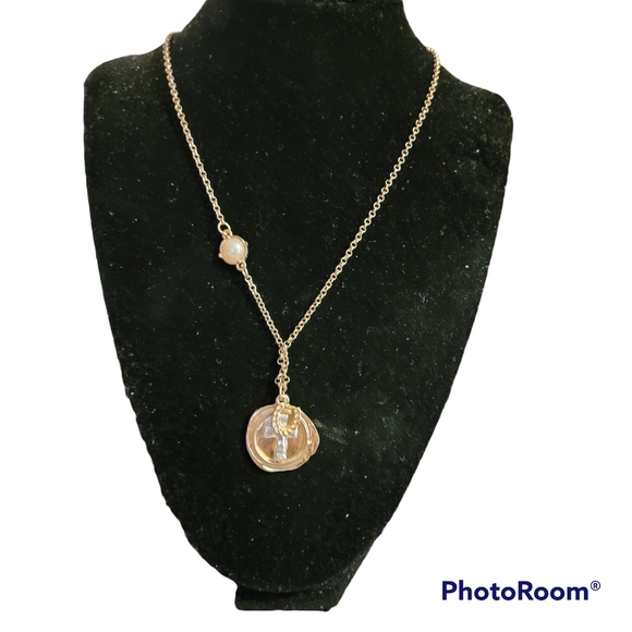 NWT- Chuns Fashion Gold Tone Cross Necklace Adjustable 16 to 20" - Picture 6 of 6